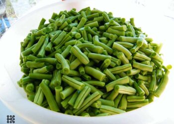 Параноја или домаќинлук? Србија си порача милиони килограми брашнo и сол