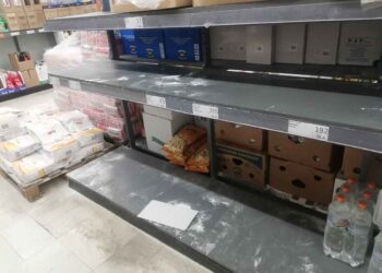 Село не гори – баба пак се чешла