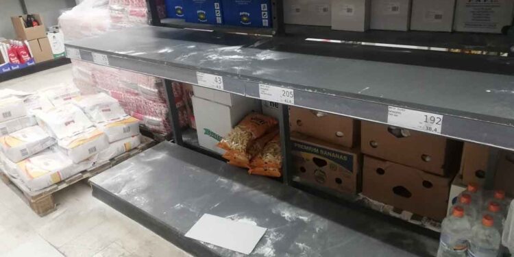 Село не гори – баба пак се чешла