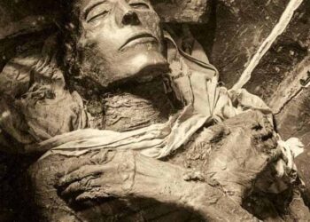 Повелете вечер во шест ќе одвиткуваме мумија R.S.V.P.