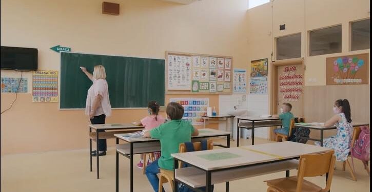 Маските на учениците заглавија во процедурата