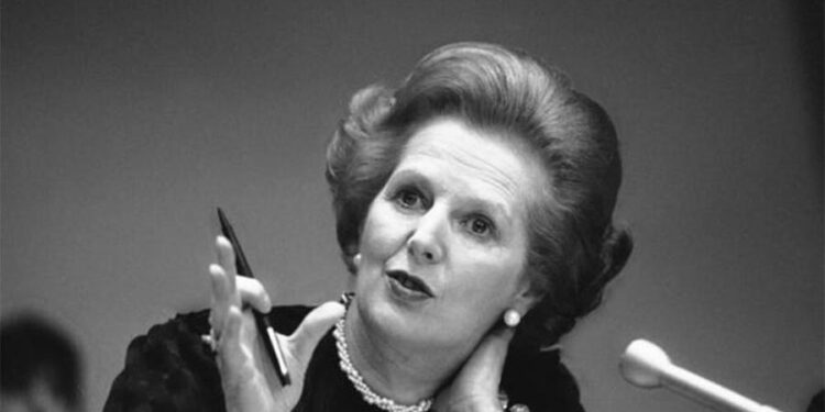 Маргарет Хилда Тачер за стоењето сред улица