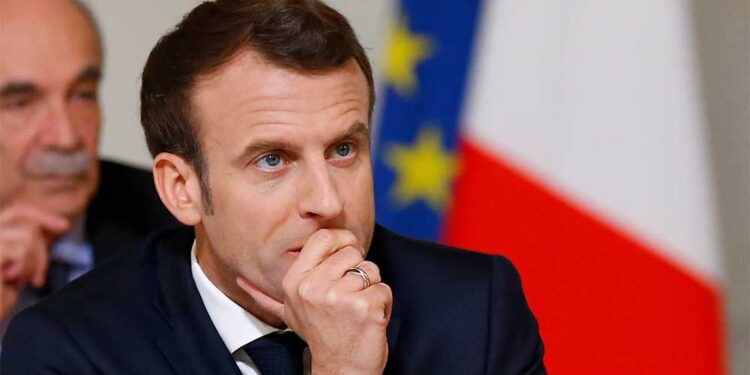 Франција му верува на Макрон