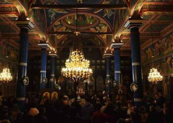 Подигнете ги, порти, горништата свои – ХРИСТОС ВОСКРЕСНА! (галерија од Битола)