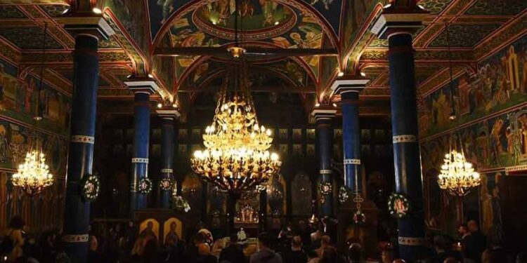 Подигнете ги, порти, горништата свои – ХРИСТОС ВОСКРЕСНА! (галерија од Битола)