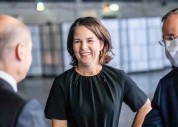 До крајот на годината целосно прекинува увозот на руска нафта во Германија