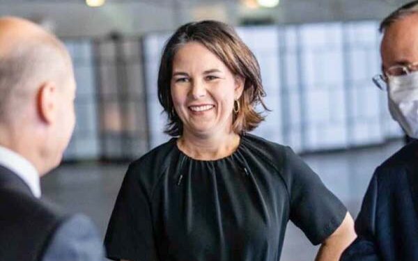 До крајот на годината целосно прекинува увозот на руска нафта во Германија