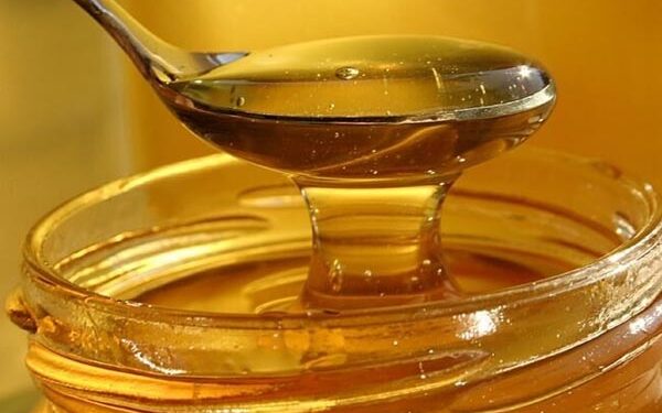 Една лажичка мед пред спиење за многу здравје