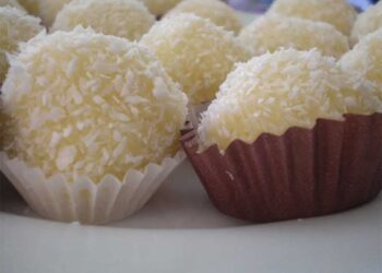 Посни кокосови бомбици