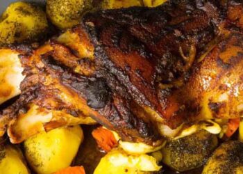 Печено јагнешко со компири