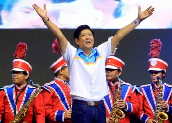 Фамилијата Маркос се враќа на чело на Филипините
