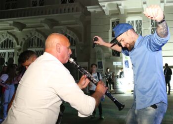 Виктор со Акиф догодина на Евровизија?