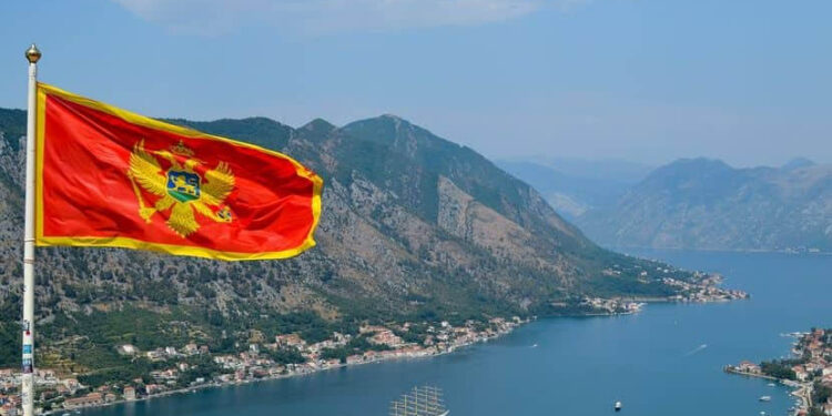 Сред сезона Црна Гора ги врати маските