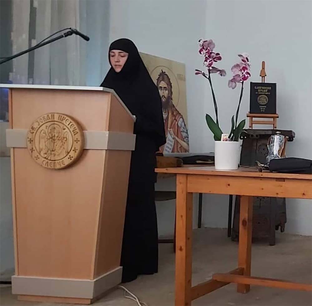 Иконата - средба меѓу сега и секогаш