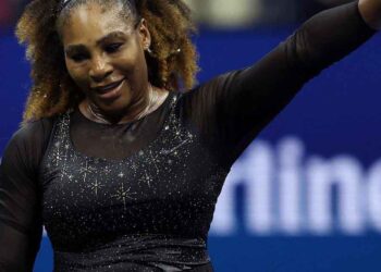 Серена Вилијамс се збогува од тенисот со стил – играше во фустан од дијаманти и кристали