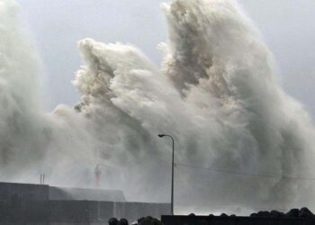 Јапонија евакуира 9 милиони луѓе поради тајфунот Нанмадол