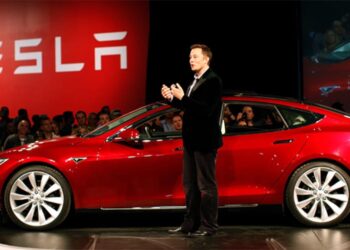 Тесла доби тужба за “лажен маркетинг”