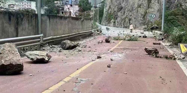 Најмалку 7 загинати во силен земјотрес во Кинa