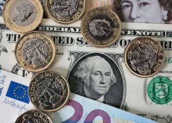 Фунтите и еврата повторно паѓаат во однос на доларот