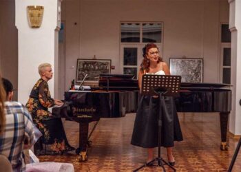 Став на професорка во средно: Нафрлани информации без смисла, логика и здрав разум – ги губиме децата секој ден