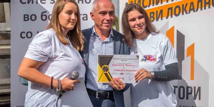 Две чупиња ја размрдаа Битола со кампања за борба против канцерот (ГАЛЕРИЈА)