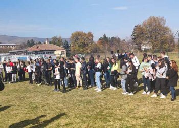 Жаклина и Торнадо со дружината – необична дружба на стадионот во Земјоделско