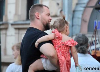 Спонтано – Брзам пополека во недела на Широк Сокак (ФОТОГАЛЕРИЈА)
