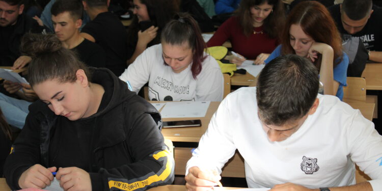 „QR Пракса” меѓу средношколците – Учењето почнува кога ќе заврши