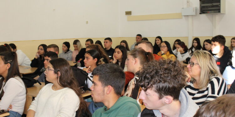 ОБУКИ ЗА КАРИЕРНО СОВЕТУВАЊЕ И ПРАКТИКАНСТВО НА УЧЕНИЦИТЕ ОД СТРУЧНОТО ОБРАЗОВАНИЕ