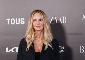 ПОЗНАТАТА УБАВИЦА ОТКРИВА ДЕКА ИМА РАК И ШОКИРА СО НАЧИНОТ НА ЛЕКУВАЊЕ