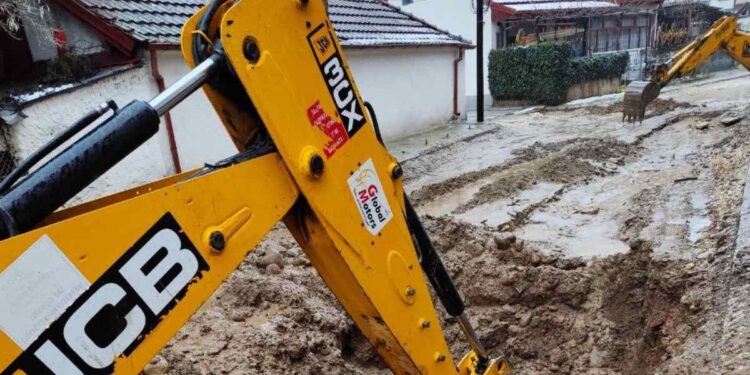 ДЕФЕКТ НА ВОДОВОДНАТА МРЕЖА НА УЛ. НИКО ФУНДАЛИ – ВОДОВОД РАБОТИ ЗА ОТСТРАНУВАЊЕ НА ДЕФЕКТОТ