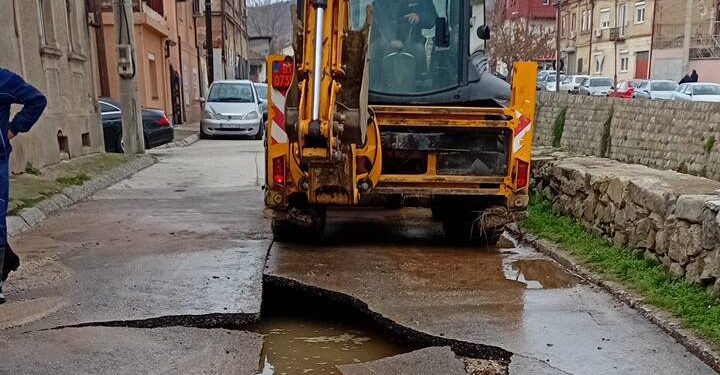 Нормализирано водоснабдување по санираниот дефект на Булевар 1 Мај