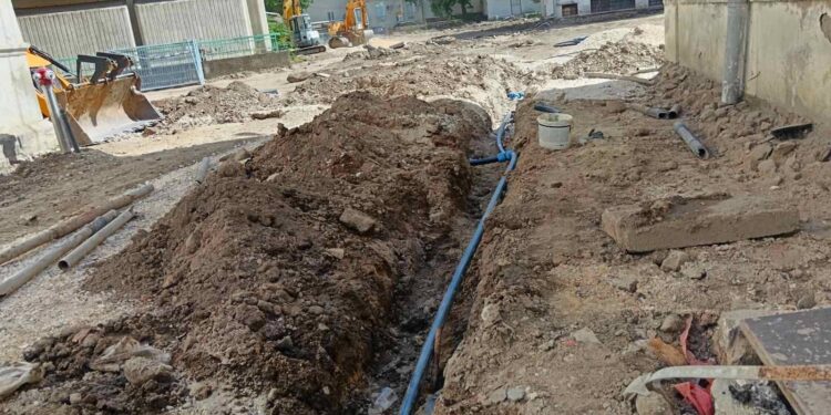Реконструкција на водоводната мрежа во ОУ „Гоце Делчев“: Старите цевки се заменуваат со нови полиетиленски инсталации