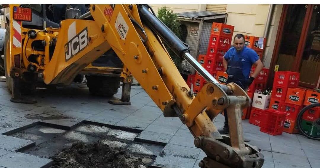 ЗАПОЧНА РЕКОНСТРУКЦИЈАТА НА ВОДОВОДНАТА МРЕЖА НА УЛИЦАТА „МАРКС И ЕНГЕЛС“ ВО БИТОЛА